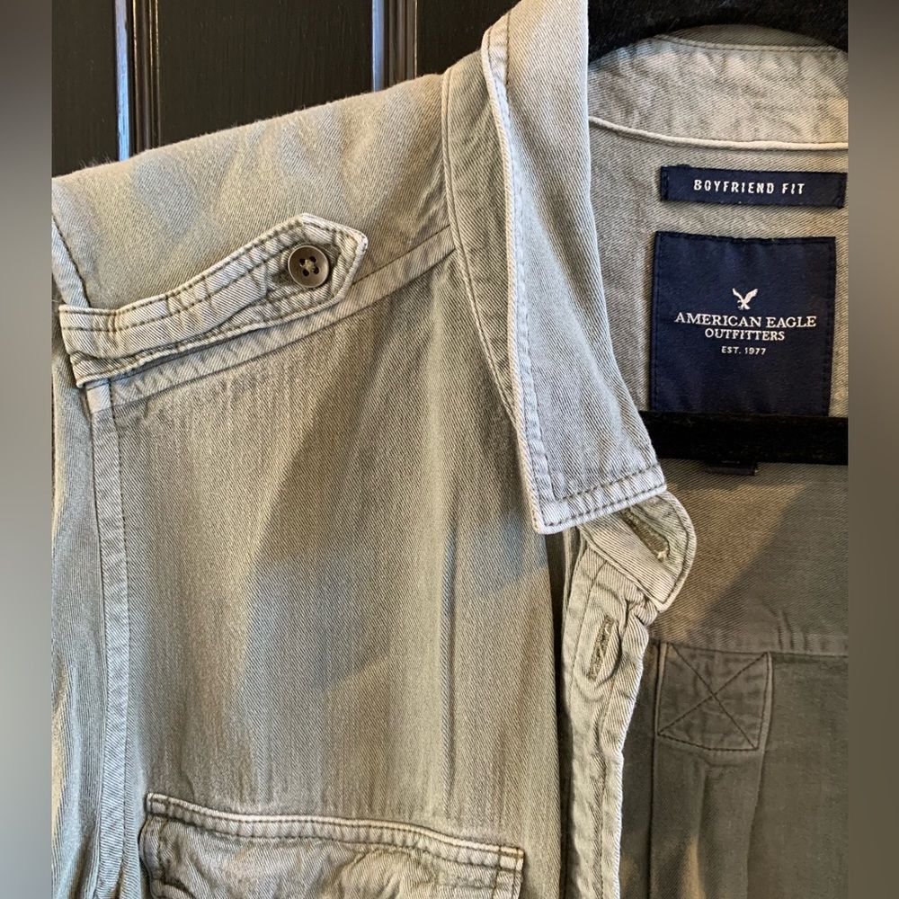 American Eagle Outfitters Boyfriend Fit Button Down - Medium - Picture 5 of 6